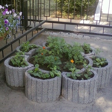 Квітник бетонна вулична