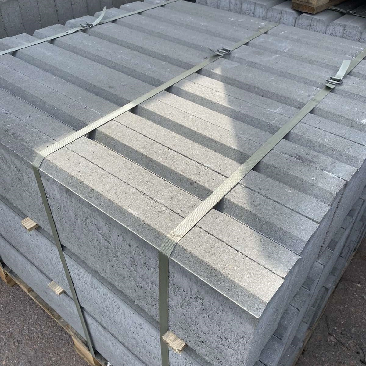 Бордюр бетонний 1000х200х60